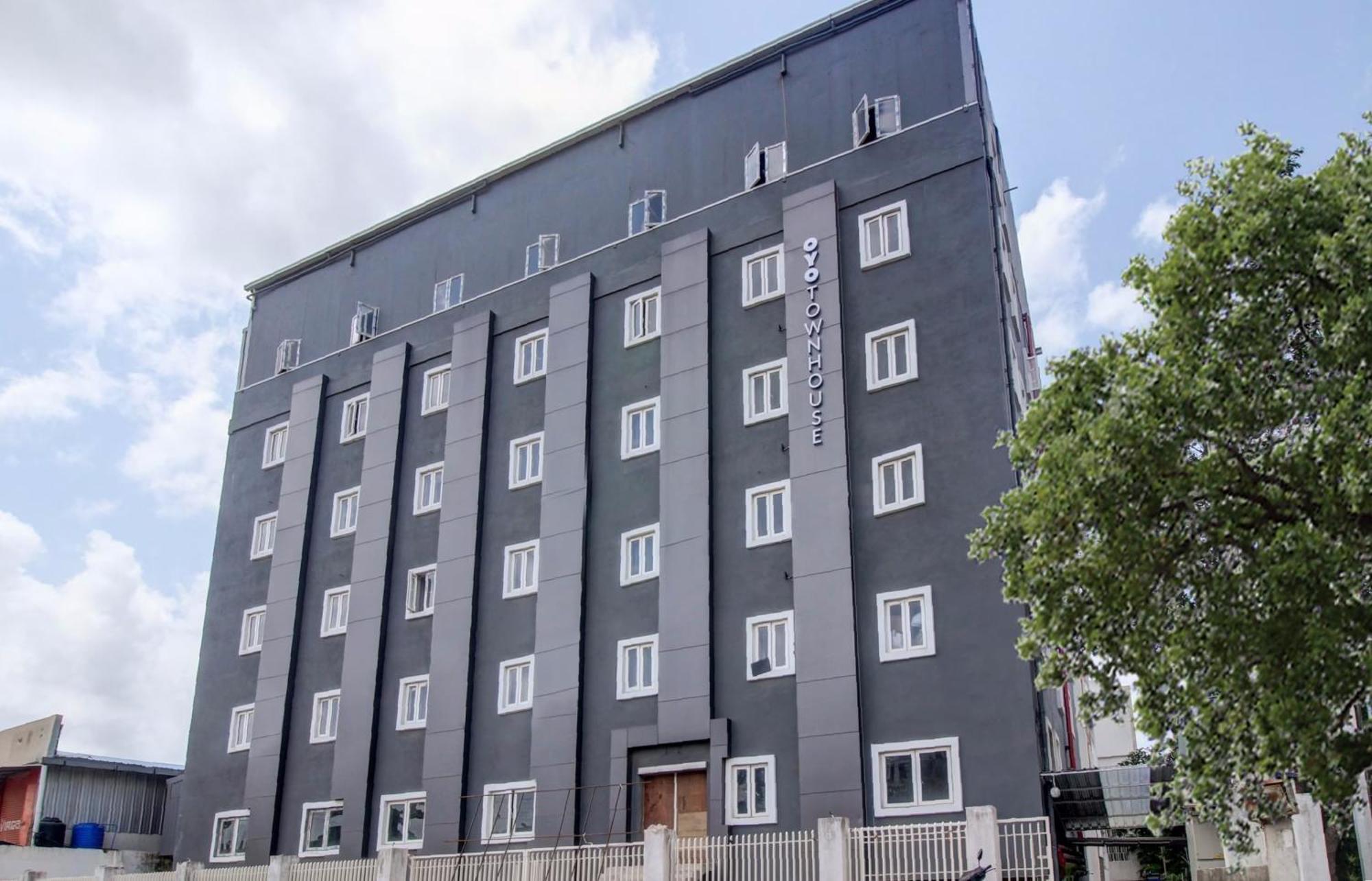 Super Townhouse Rcc Majestic 397 Lb Nagar Hyderabad Exterior foto